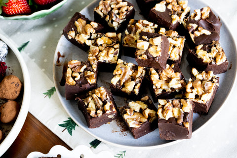Cheats chocolate, coffee and walnut fudge - vegan, easy and diy gift idea!