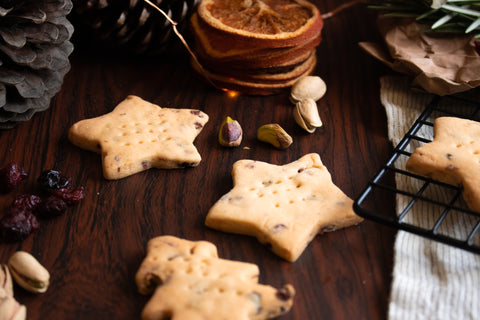 Cranberry & Pistachio Shortbread - Low waste & vegan festive bake!