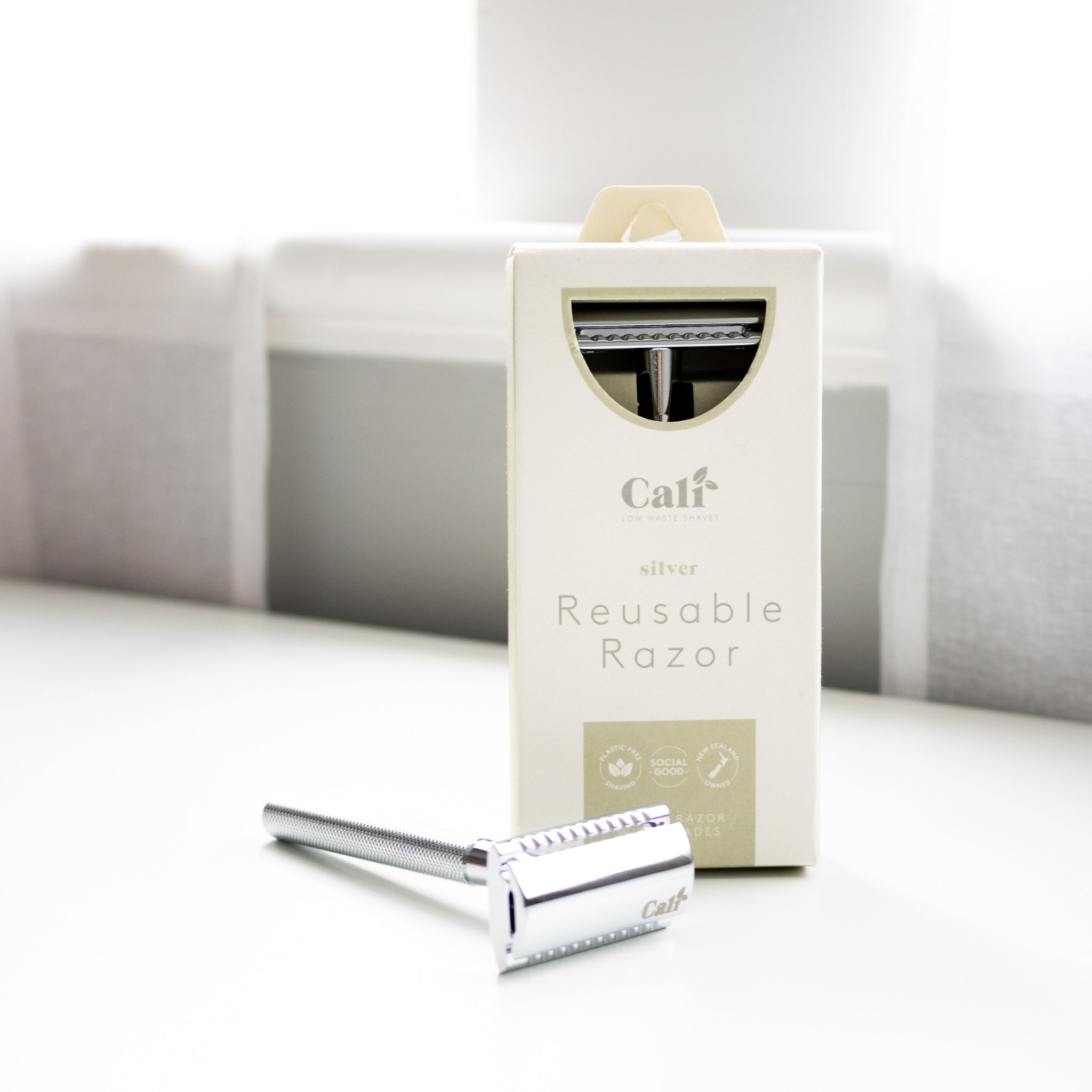 Long-Handled Safety Razor – The Minimal Co.
