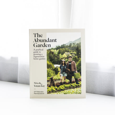 The Abundant Gardener - A practical guide to growing a regenerative home garden